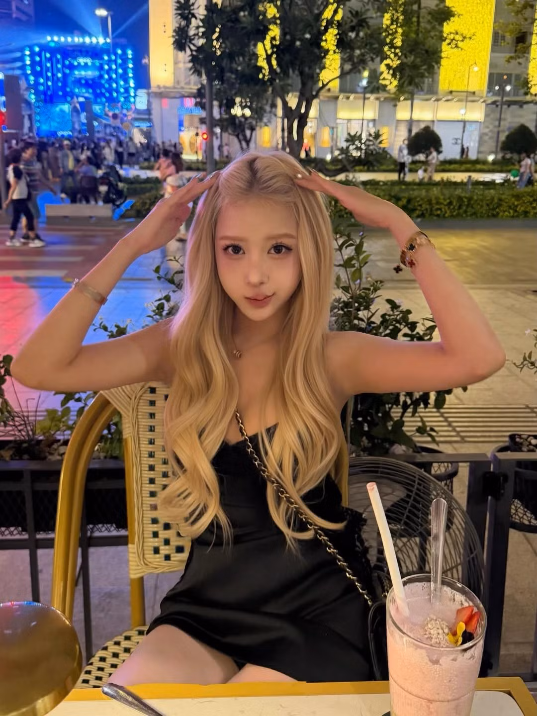 Đặc biệt, những khoảnh khắc cô nàng tạo dáng tinh nghịch hay nở nụ cười nhẹ nhàng nhìn vào ống kính đã nhận về hàng ngàn lượt tương tác từ người hâm mộ. (Ảnh: IGNV)