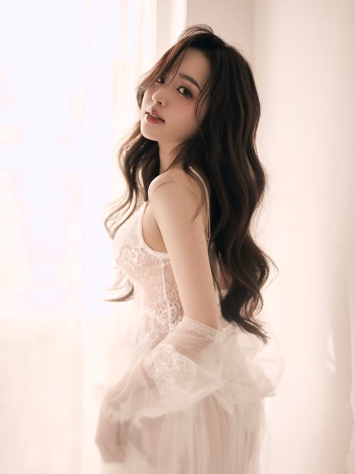 Lê Phương Anh từ lâu đã được biết đến với biệt danh "búp bê sống" nhờ gương mặt bầu bĩnh, đôi mắt to tròn, và phong cách thời trang luôn hợp xu hướng. (Ảnh: IGNV)