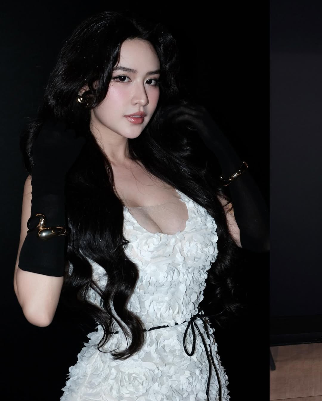 Cô từng là Top 11 Miss Earth Vietnam 2023, tham gia show hẹn hò Đảo Thiên Đường và thu hút sự chú ý khi được nhiều người ghép đôi cùng DJ Wukong. (Ảnh: IGNV)