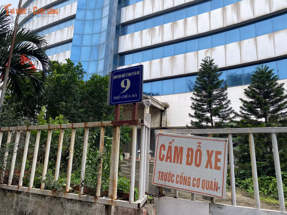 Tuy nhiên, sau hơn hai thập kỷ kể từ ngày được cấp phép, dự án triệu đô này vẫn chìm trong hoang hóa, nhếch nhác và xuống cấp nghiêm trọng.