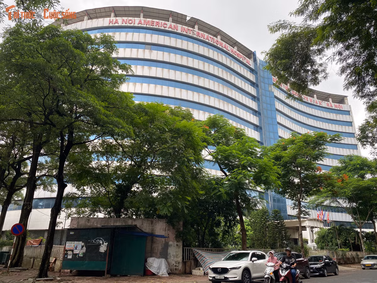Tọa lạc tại vị trí "đất vàng" số 9 phố Chùa Hà (phường Nghĩa Đô - Hà Nội), dự án Bệnh viện Quốc tế Hoa Kỳ - Hà Nội từng được kỳ vọng là công trình y tế hiện đại bậc nhất Thủ đô.