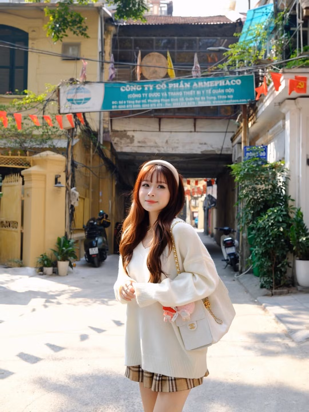 Sở hữu nhan sắc xinh đẹp cùng phong cách thời trang cực "có gu", Chao được nhiều nhãn hàng chọn mặt gửi vàng mời làm mẫu ảnh. (Ảnh: IGNV)