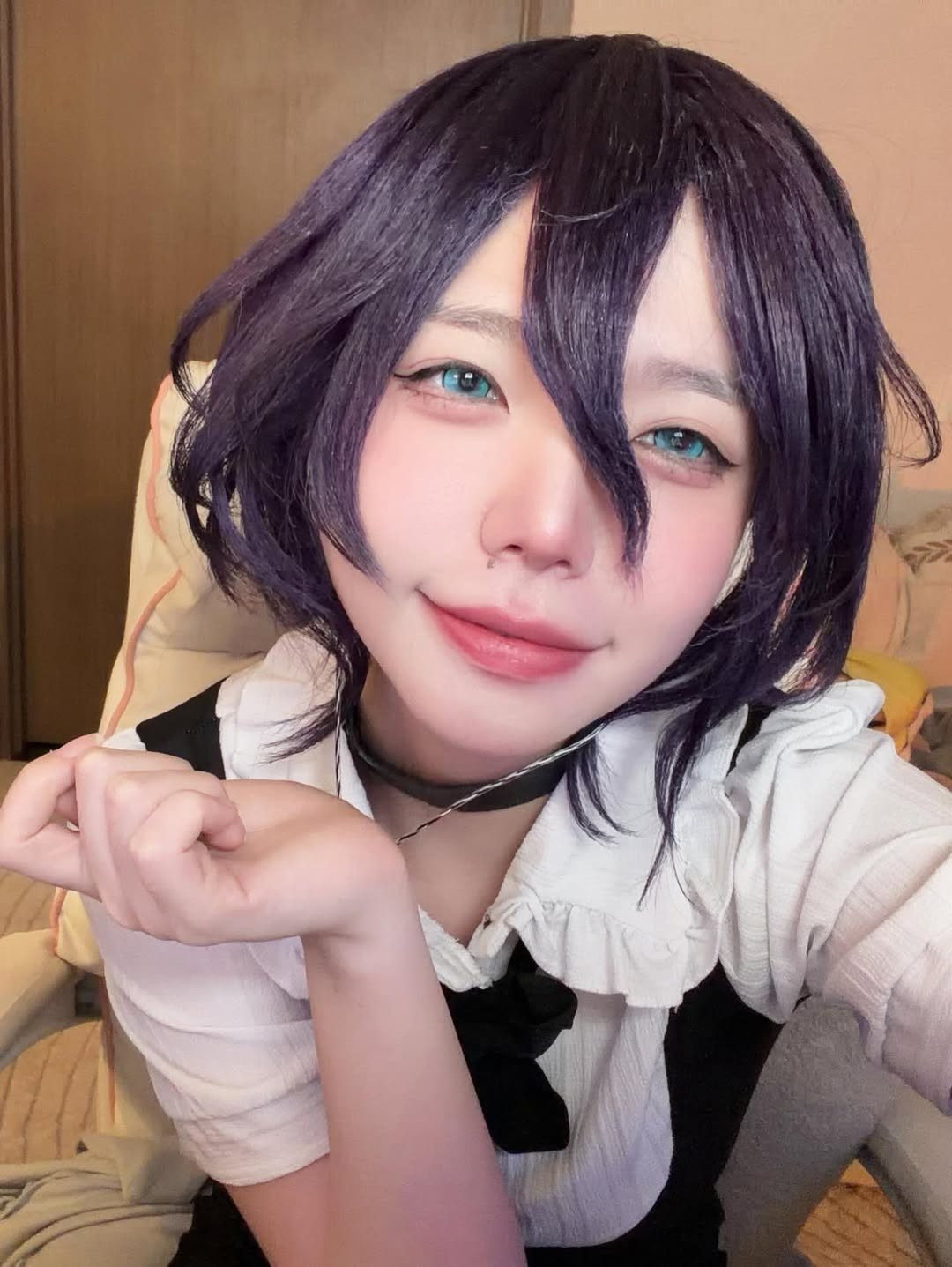 Từ ánh nhìn mơ màng, ngọt ngào cho đến cái nháy mắt tinh nghịch, cô nàng đã tái hiện hoàn hảo một Reze đầy lôi cuốn - nhân vật từng khiến trái tim nhân vật chính Denji và hàng triệu độc giả phải tan nát. (Ảnh: IGNV)