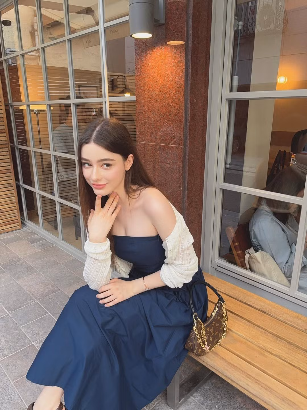 Dasha Taran được mệnh danh là "nàng búp bê Nga" hay "nàng thơ xứ sở Bạch Dương" nhờ vẻ đẹp lai hoàn hảo, sống mũi cao, đôi mắt to tròn, và làn da trắng mịn màng. (Ảnh: IGNV)