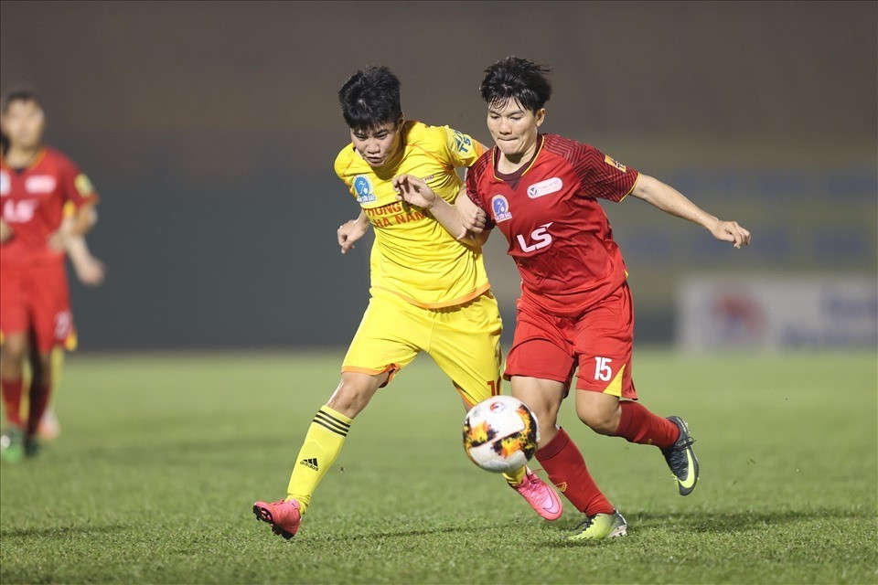 6 đội bóng nữ Việt Nam cạnh tranh vé dự giải châu Á. Ảnh: Minh Dân