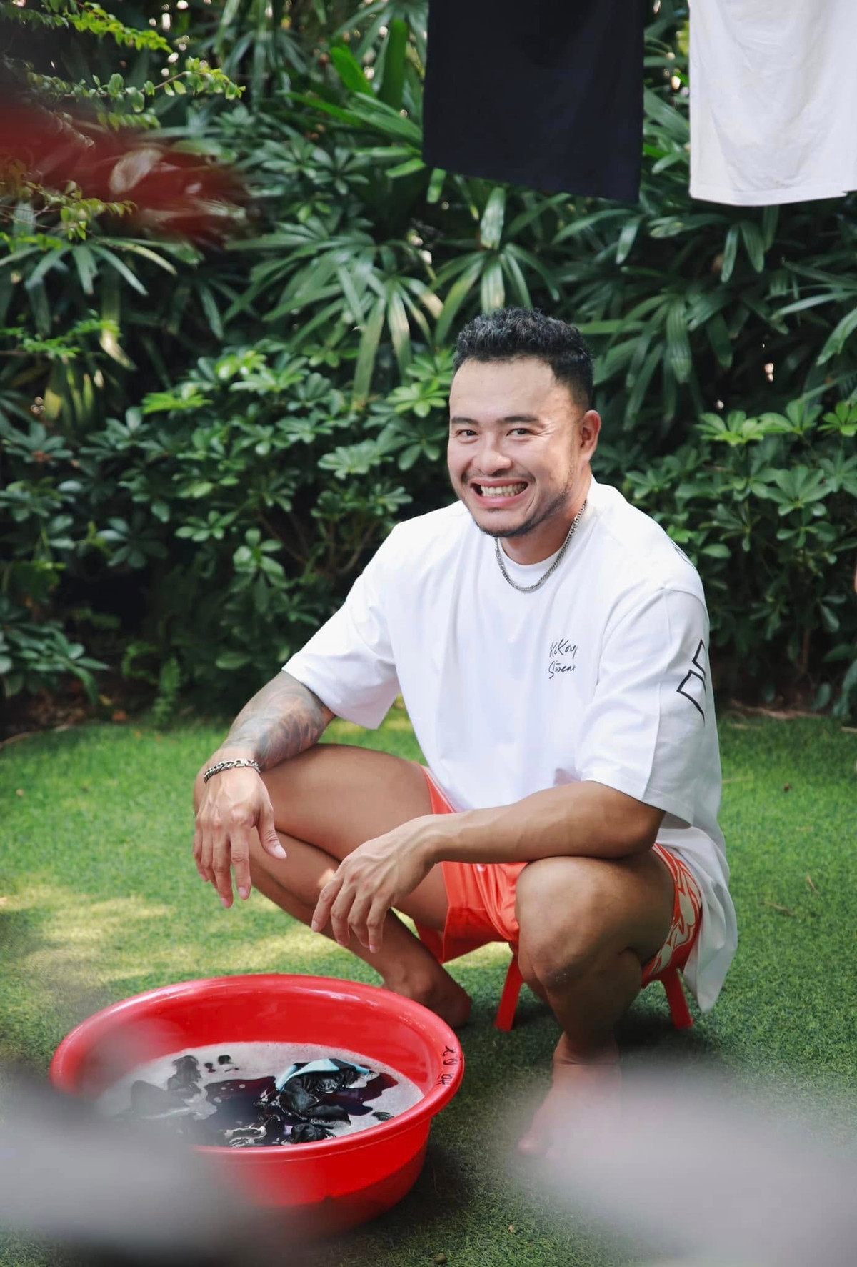 Dù chưa biết liệu đây có phải là "content" hay không, tuy nhiên một số người hâm mộ khác cũng đã gửi lời chúc mừng đến Khuyến Dương, mong chờ một bộ hình cưới hoàn chỉnh đầy "bùng nổ". (Ảnh trong bài: FBNV)