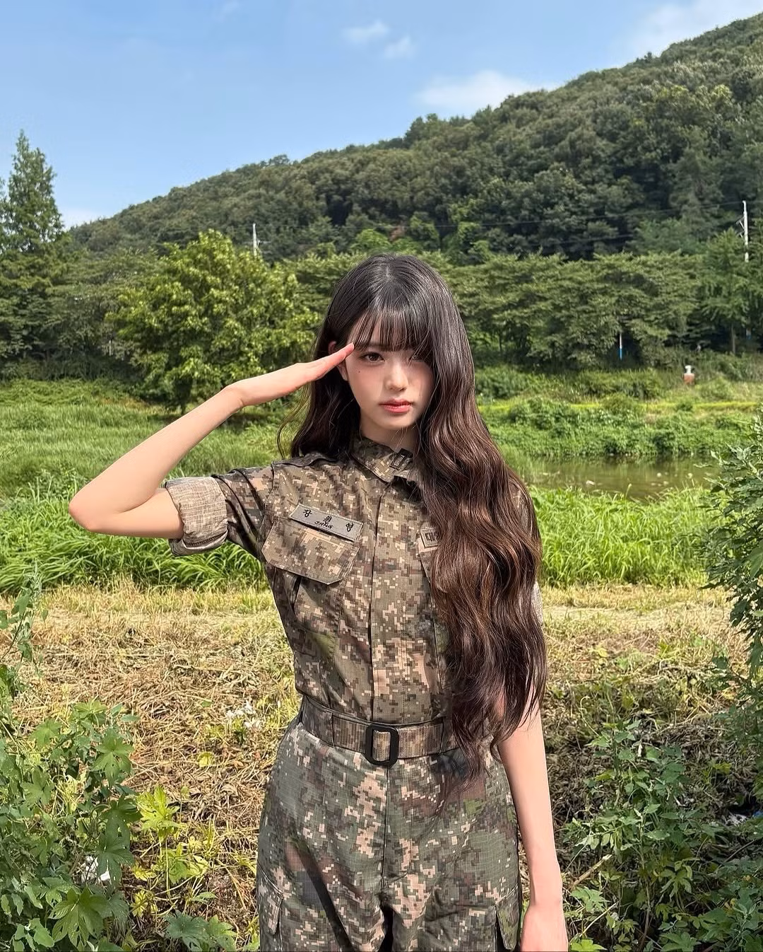 Mái tóc dài óng ả kết hợp với đôi mắt biểu cảm đã tạo nên những khoảnh khắc ấn tượng, khiến người xem không thể rời mắt. (Ảnh: IGNV)