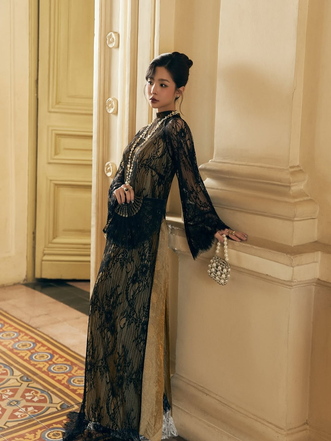 Trước đây, cô thường xuất hiện với hình ảnh nóng bỏng, diện những thiết kế bodycon ôm sát hoặc bikini cắt xẻ, khoe trọn đường cong "cháy mắt". Ở thời điểm hiện tại, nàng hot girl lại gây ấn tượng với hình tượng "soft girl" ngọt ngào, mong manh đầy thanh lịch. (Ảnh: IGNV)