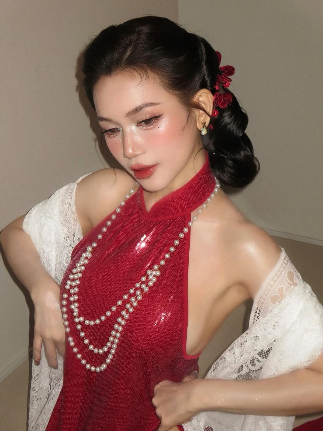 Dù đã chạm ngưỡng U40, Sĩ Thanh vẫn giữ vững danh hiệu "mỹ nhân không tuổi" nhờ chế độ ăn chay trường và tập luyện yoga, pilates nghiêm ngặt. (Ảnh: IGNV)