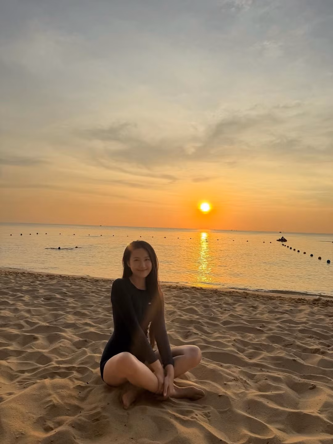 Thần thái rạng rỡ, nụ cười tỏa nắng cùng mái tóc đen dài suôn mượt giúp cô nàng ghi điểm tuyệt đối trong mắt người hâm mộ. (Ảnh: IGNV)