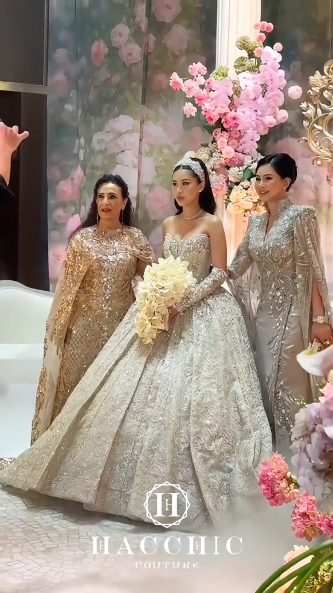 Đám cưới của ái nữ "vua hàng hiệu" Tiên Nguyễn và chồng doanh nhân người Dubai Justin Cohen, diễn ra vào ngày 7/12/2025 tại TP.HCM, đã trở thành một sự kiện thu hút sự chú ý đặc biệt của công chúng và truyền thông. (Ảnh: Hacchic Couture)