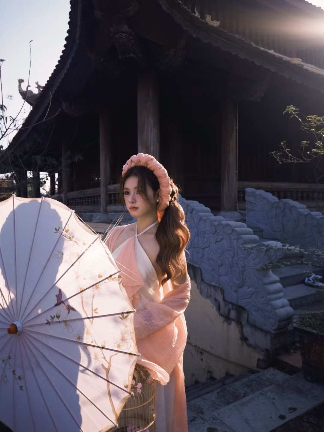 Gây ấn tượng với nhan sắc trong trẻo, xinh đẹp, Lê Na mới đây lại đốn tim người hâm mộ với bộ ảnh mới với phong cách dịu dàng, đài các của một nàng thơ cổ điển. (Ảnh: IGNV)