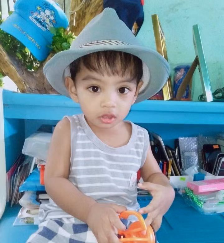 Arsya hiện đang tận hưởng cuộc sống bình dị, hồn nhiên bên mẹ, thích các hoạt động ngoài trời, dã ngoại và chơi thể thao.