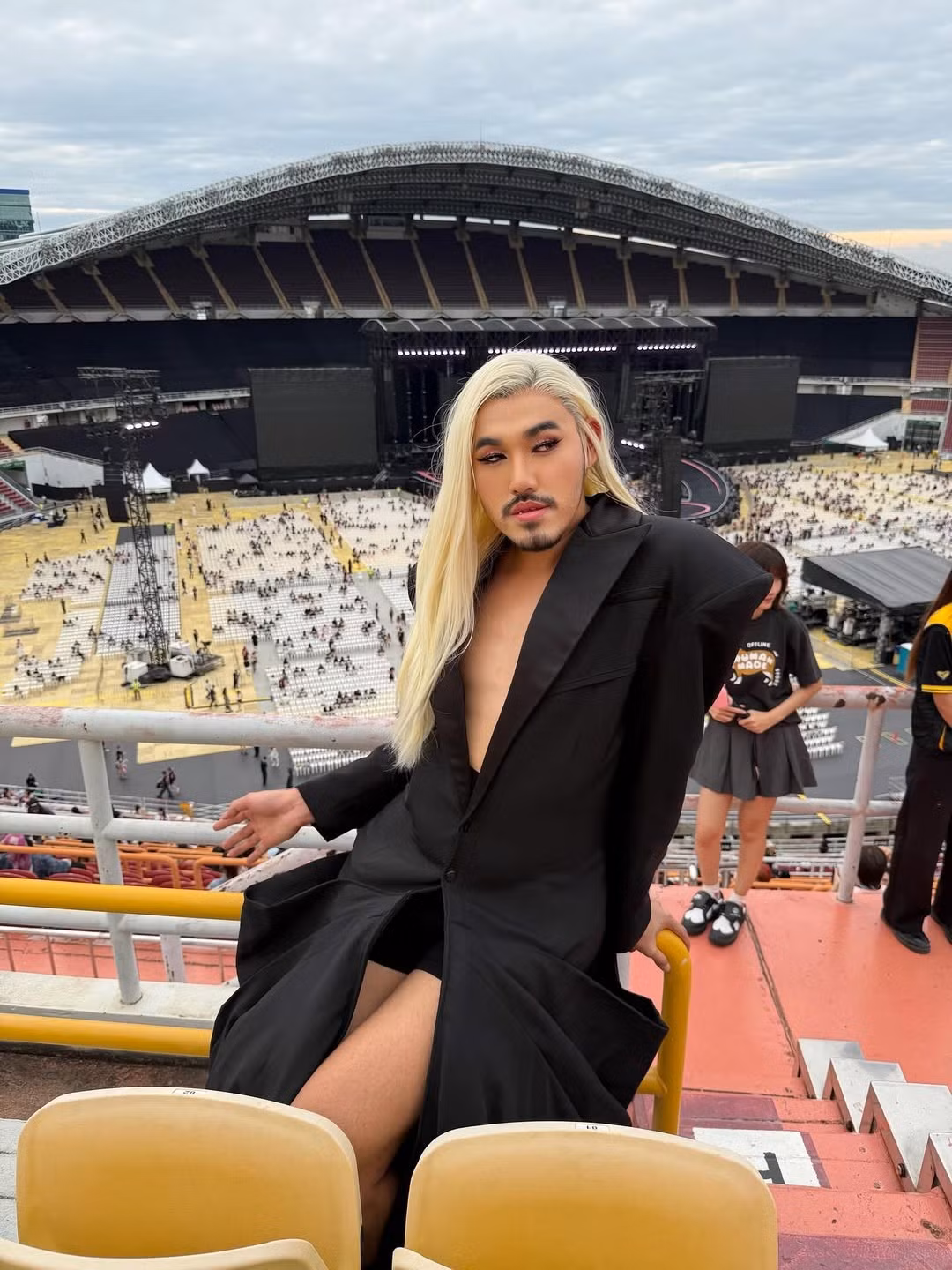 Sau đó, cả 4 thành viên của nhóm "hắc hường" cùng tập trung ánh nhìn về phía người hâm mộ. (Ảnh: IGNV)