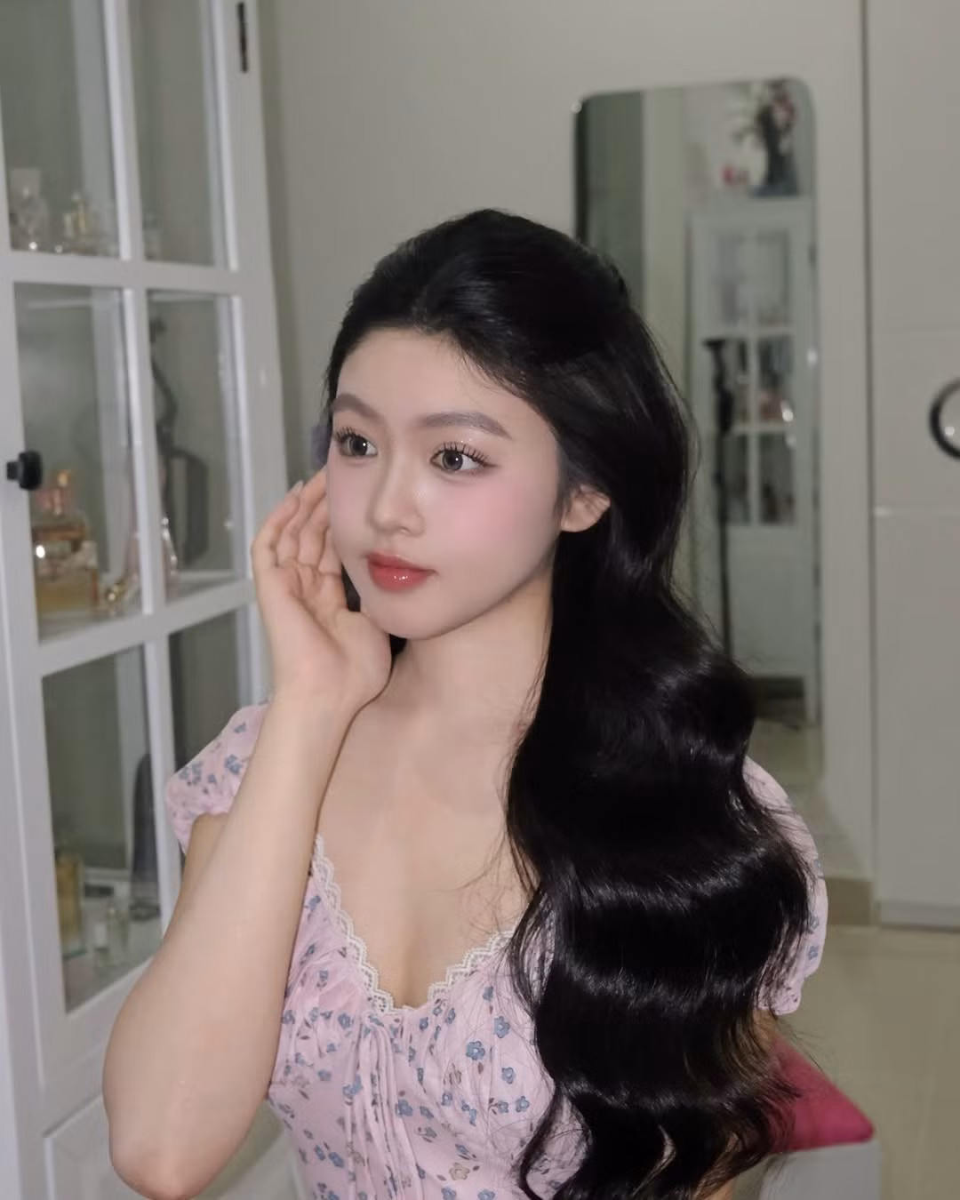 Luôn được biết đến với vẻ đẹp trong sáng, ngọt ngào và nụ cười rạng rỡ, Lọ Lem khiến nhiều người phải ngỡ ngàng trước "giao diện" trưởng thành đầy cuốn hút của mình khi tham gia một sự kiện.