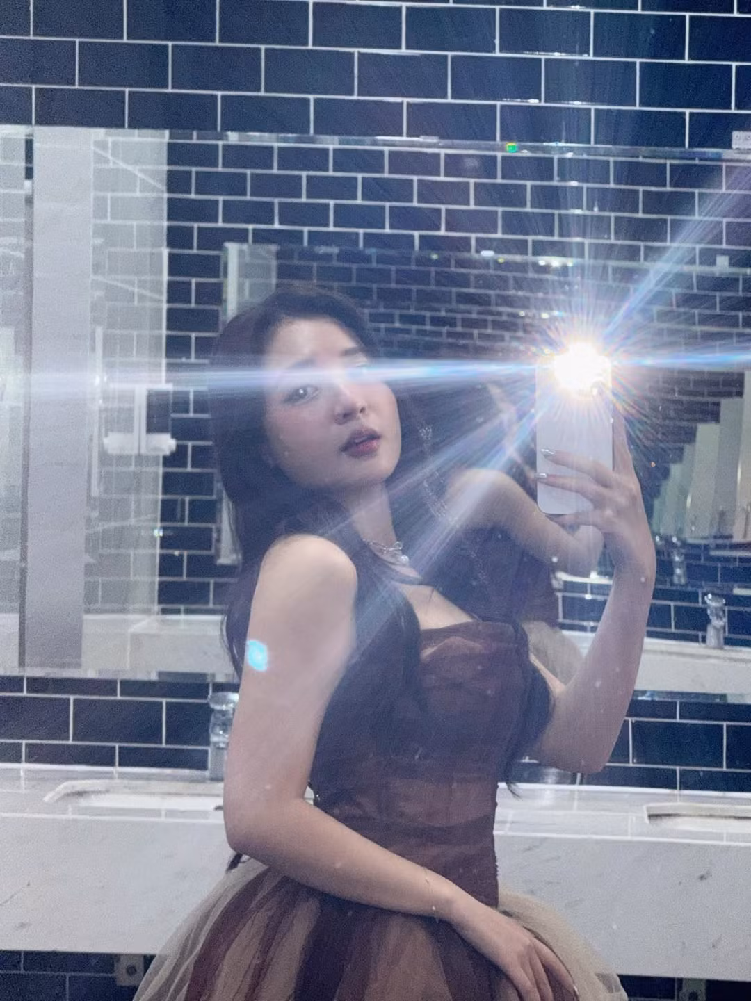 Sự nỗ lực đó đã được đền đáp bằng tình cảm yêu mến của đông đảo người hâm mộ trong và ngoài nước. Nhiều khán giả quốc tế cũng bày tỏ sự ngưỡng mộ với vẻ đẹp và tài năng của nữ MC Việt Nam. (Ảnh: IGNV)