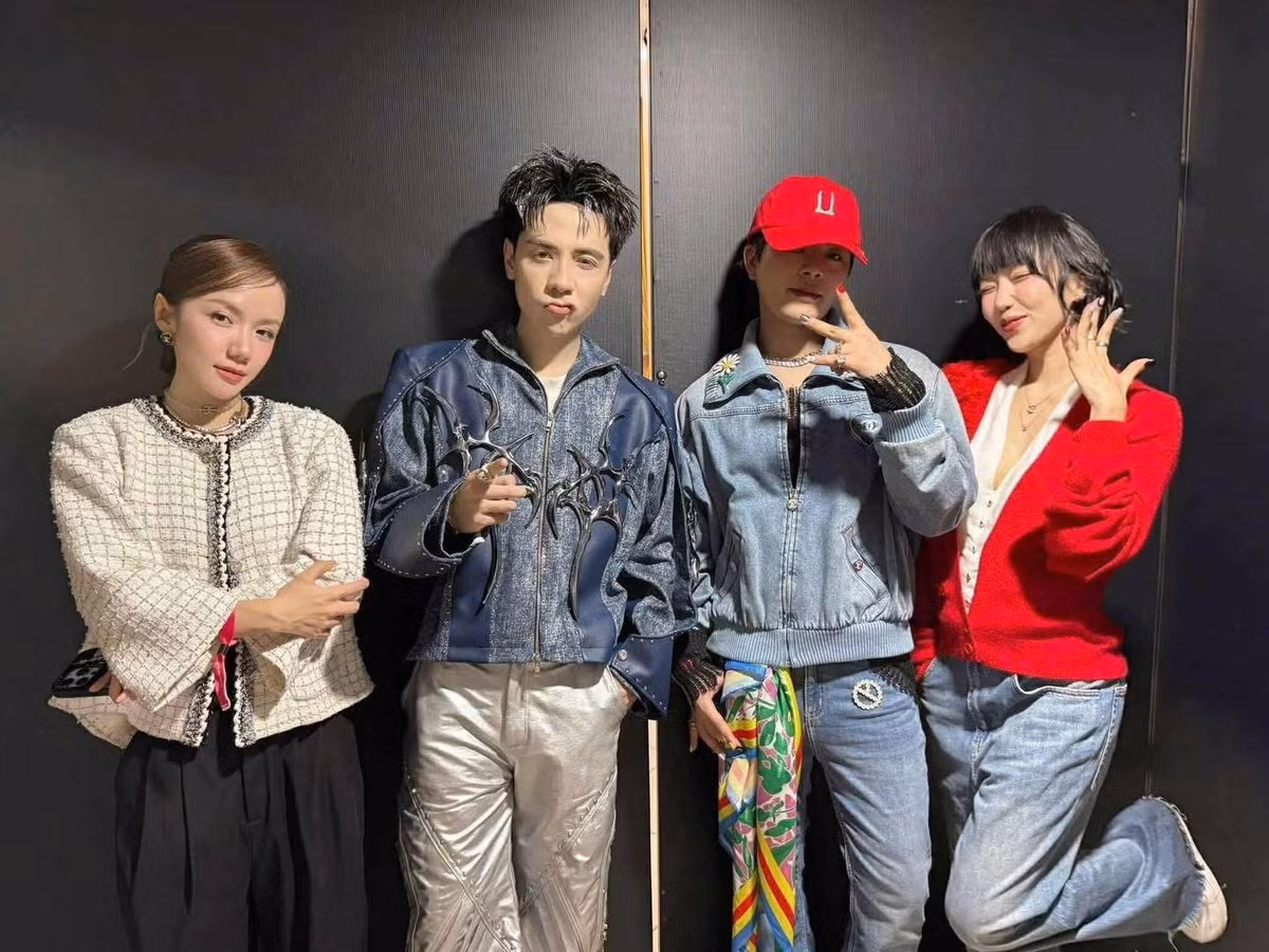 Diệu Nhi, Phương Ly, và RHYDER được bắt gặp tại đêm diễn. Sau phần trình diễn của Quang Hùng MasterD - nghệ sĩ Việt duy nhất biểu diễn ở sự kiện, họ hội ngộ phía sau hậu trường và chụp ảnh kỷ niệm.