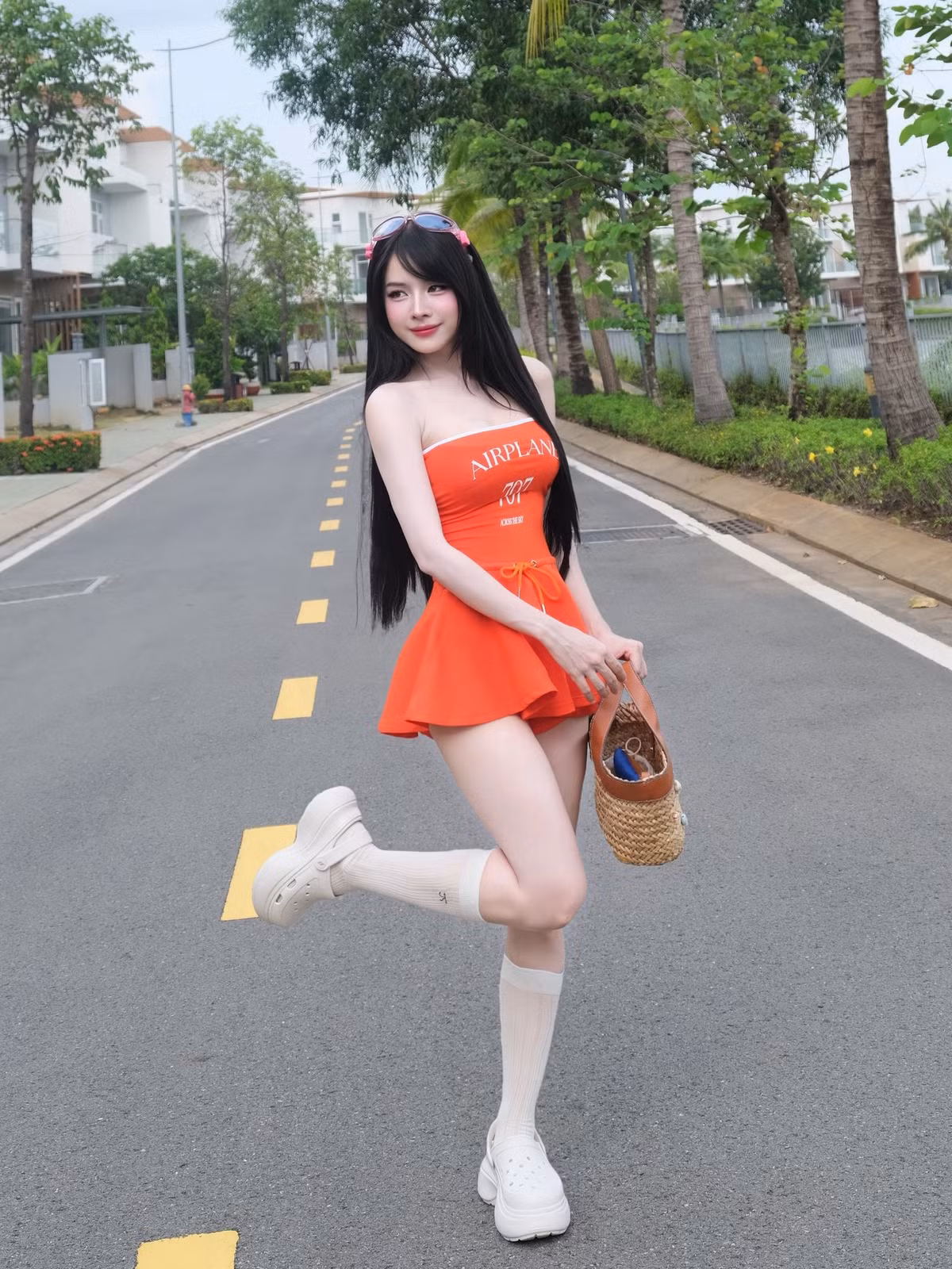 Nhiều bình luận đã dành lời khen ngợi cho sự biến hóa trong phong cách của Mie, cho rằng cô nàng không chỉ xuất sắc trong âm nhạc mà còn có gu thời trang cực kỳ ấn tượng, biết cách làm mới bản thân và luôn đẹp trong mọi diện mạo.