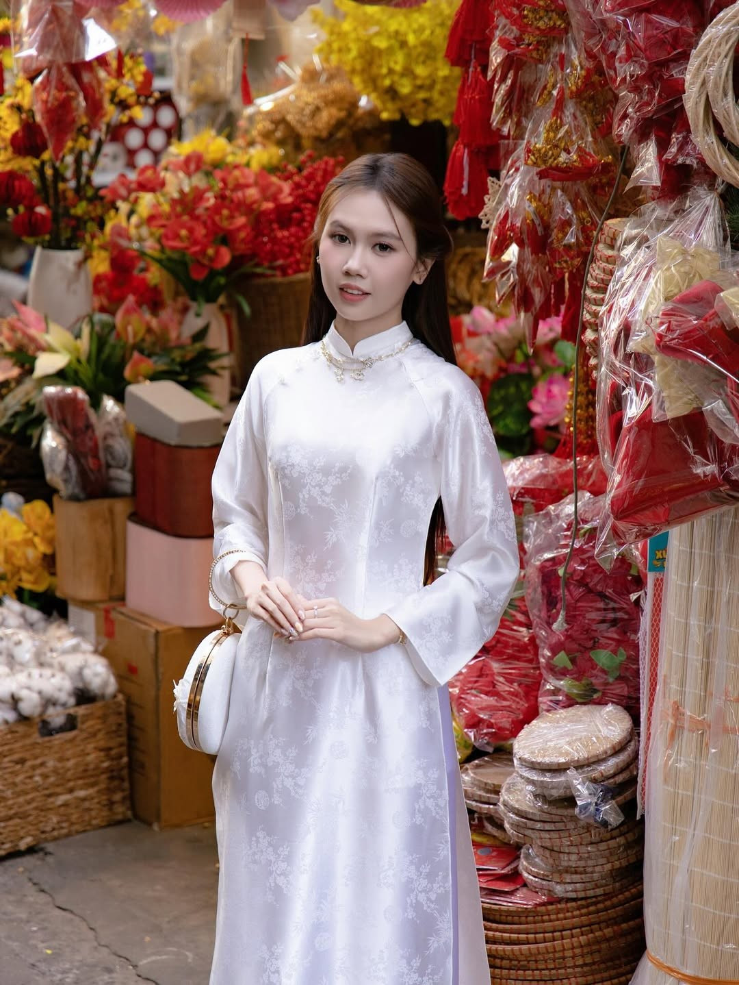 Lối trang điểm tự nhiên, nhấn vào đôi mắt sáng và nụ cười rạng rỡ giúp Bảo An giữ được nét ngây thơ vốn có nhưng không kém phần sắc sảo. (Ảnh: IGNV)