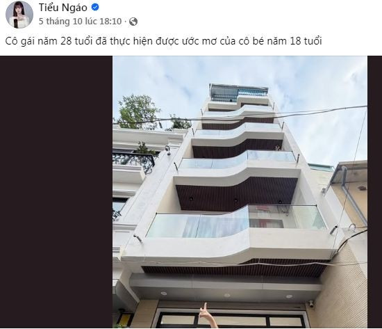 Mới đây, Tiktoker Tiểu Ngáo khiến nhiều người bất ngờ khi khoe thành quả sau nhiều năm phấn đấu là căn nhà khang trang. Cô nàng bày tỏ niềm hạnh phúc trên trang cá nhân: "Cô gái năm 28 tuổi đã thực hiện được ước mơ của cô bé năm 18 tuổi". (Ảnh: FBNV)