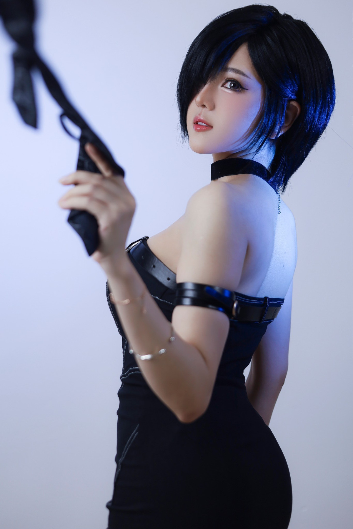 Trang Bít Tết sở hữu gương mặt xinh đẹp cùng thân hình cực phẩm với vòng eo con kiến khiến nhiều người mơ ước. (Ảnh: FBNV)