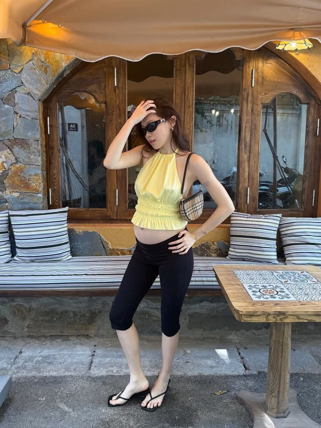 Ly Phạm và chồng phi công Hoàng Sơn đã chính thức tổ chức lễ cưới vào tháng 3 năm nay. Trước đó, Hoàng Sơn từng cầu hôn Ly Phạm tại Hallstatt (Áo) vào cuối năm ngoái.