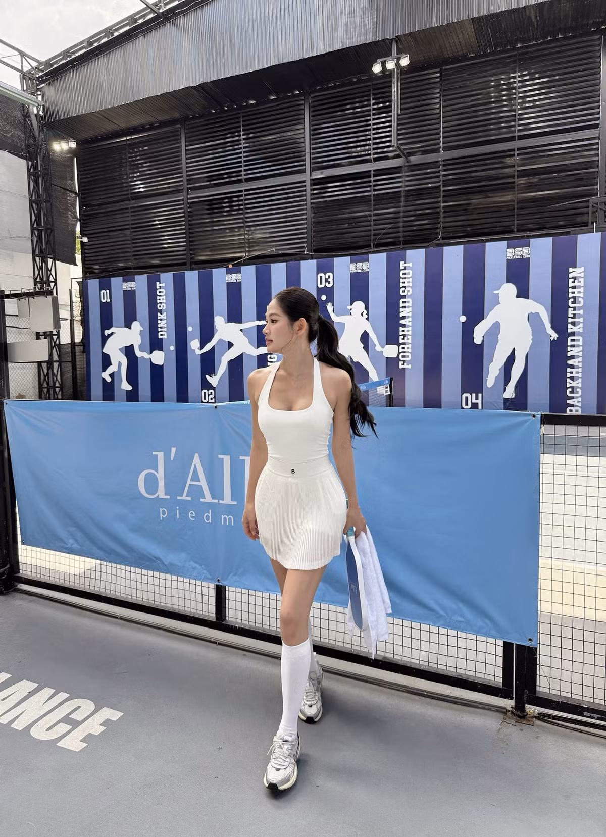 Với mái tóc buộc gọn gàng, nụ cười tươi tắn cùng thần thái tự tin, Túc Anh Hoa toát lên vẻ đẹp khỏe khoắn, tràn đầy năng lượng. (Ảnh: FBNV)