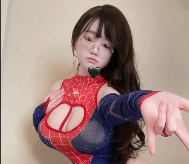 Nữ coser này đã chứng minh khả năng biến hóa đa dạng của mình qua nhiều nhân vật khác nhau, từ game, anime cho đến các tạo hình mang hơi hướng truyền thống. (Ảnh: IGNV)