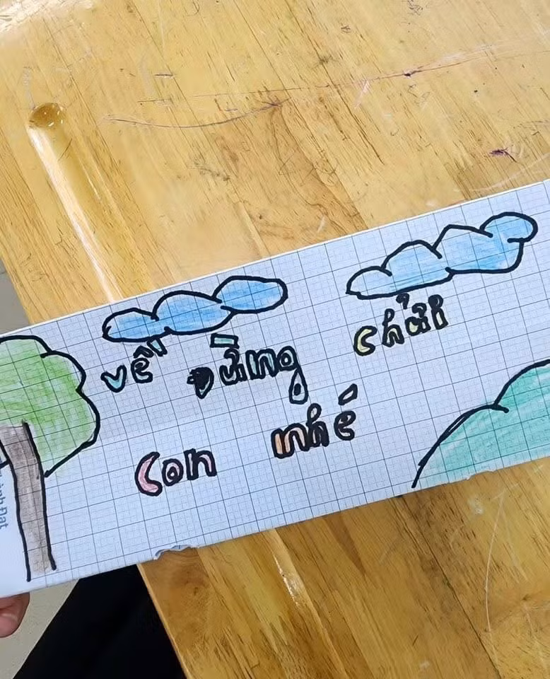 Dù mỗi bức thư có một giọng điệu riêng – từ năn nỉ, nịnh nọt, đến pha trò – nhưng tất cả đều cho thấy một điều: các em học sinh vừa sợ họp phụ huynh, vừa mong muốn được cha mẹ cảm thông, yêu thương – dù điểm cao hay thấp.