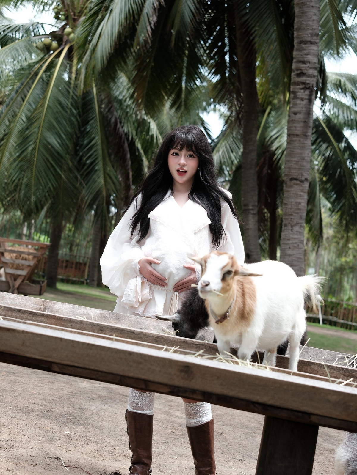 Trần Thanh Tâm sinh năm 2000, từng là một trong những cái tên gây "bão mạng xã hội" vào năm 2020 với clip "Trứng rán cần mỡ, bắp cần bơ" nổi tiếng. Biệt danh "hot girl trứng rán" gắn liền với cô từ đó. (Ảnh: FBNV)