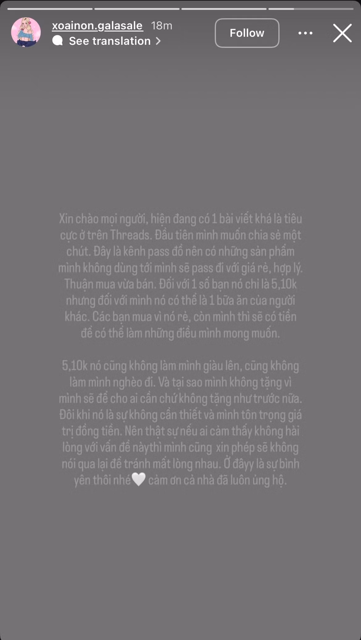 Về phía Xoài Non cũng nhanh chóng nhìn thấy bài đăng này nên cô nàng đã lên tiếng ngay. Xoài Non chia sẻ thẳng thắn những món mình không dùng sẽ bán với giá hợp lý, và dù là 5 - 10K thì cũng sẽ có ý nghĩa với rất nhiều người. Mặt khác, về lý do pass đồ lẻ tẻ với giá rẻ thay vì tặng như trước thì Xoài Non giải thích rằng cô làm vậy vì tôn trọng giá trị đồng tiền, không kể là nhiều hay ít.