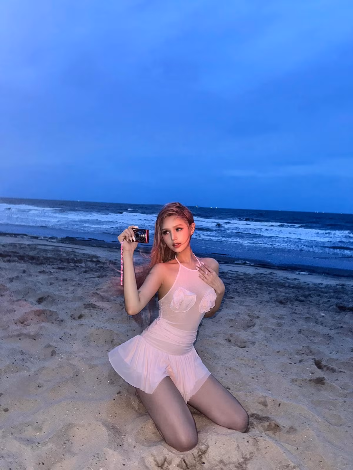 Sau khi Xoài Non lên tiếng, một số lượng netizen đã bênh vực cô nàng trong bài "phốt", cho rằng chuyện pass đồ là thuận mua vừa bán, hợp lý thì mua ủng hộ, không thì lướt qua. Những món đồ có giá trị nhỏ như 5000 hay 10.000 đồng nhưng gộp lại thì đơn cũng khá lớn.