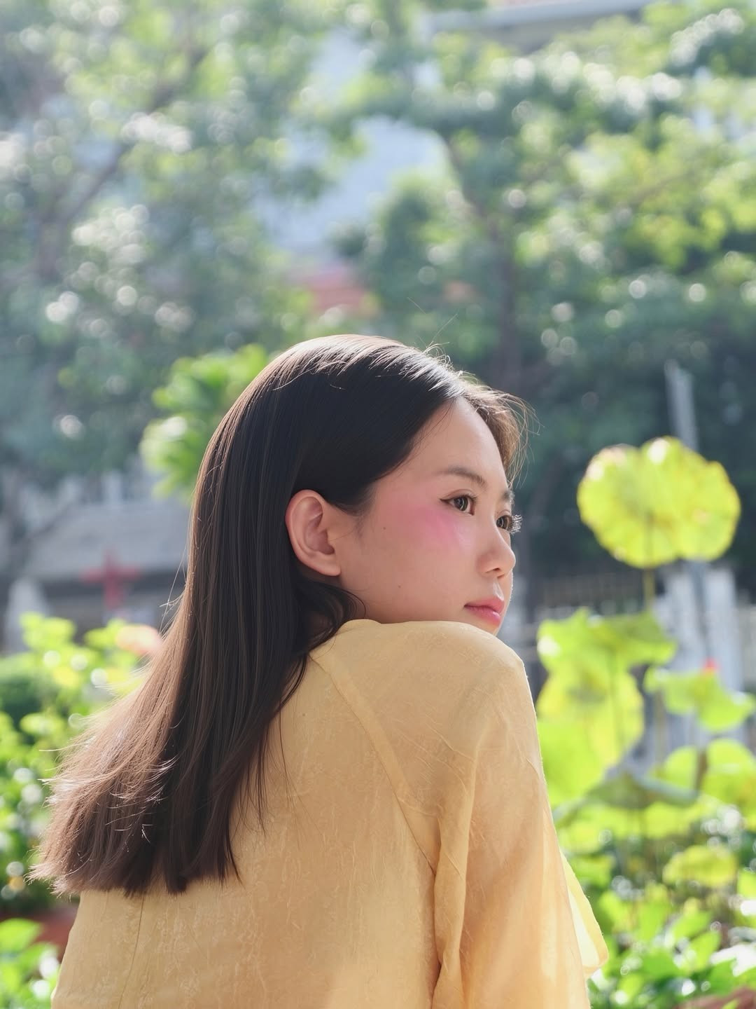 Không chỉ là phi công, Mạch Khanh còn là một Influencer có tiếng trên mạng xã hội (YouTube, TikTok) với hàng trăm nghìn lượt theo dõi. Cô thường xuyên chia sẻ về cuộc sống hằng ngày của một phi công, các chuyến du lịch và kinh nghiệm học tập.(Ảnh: IGNV)