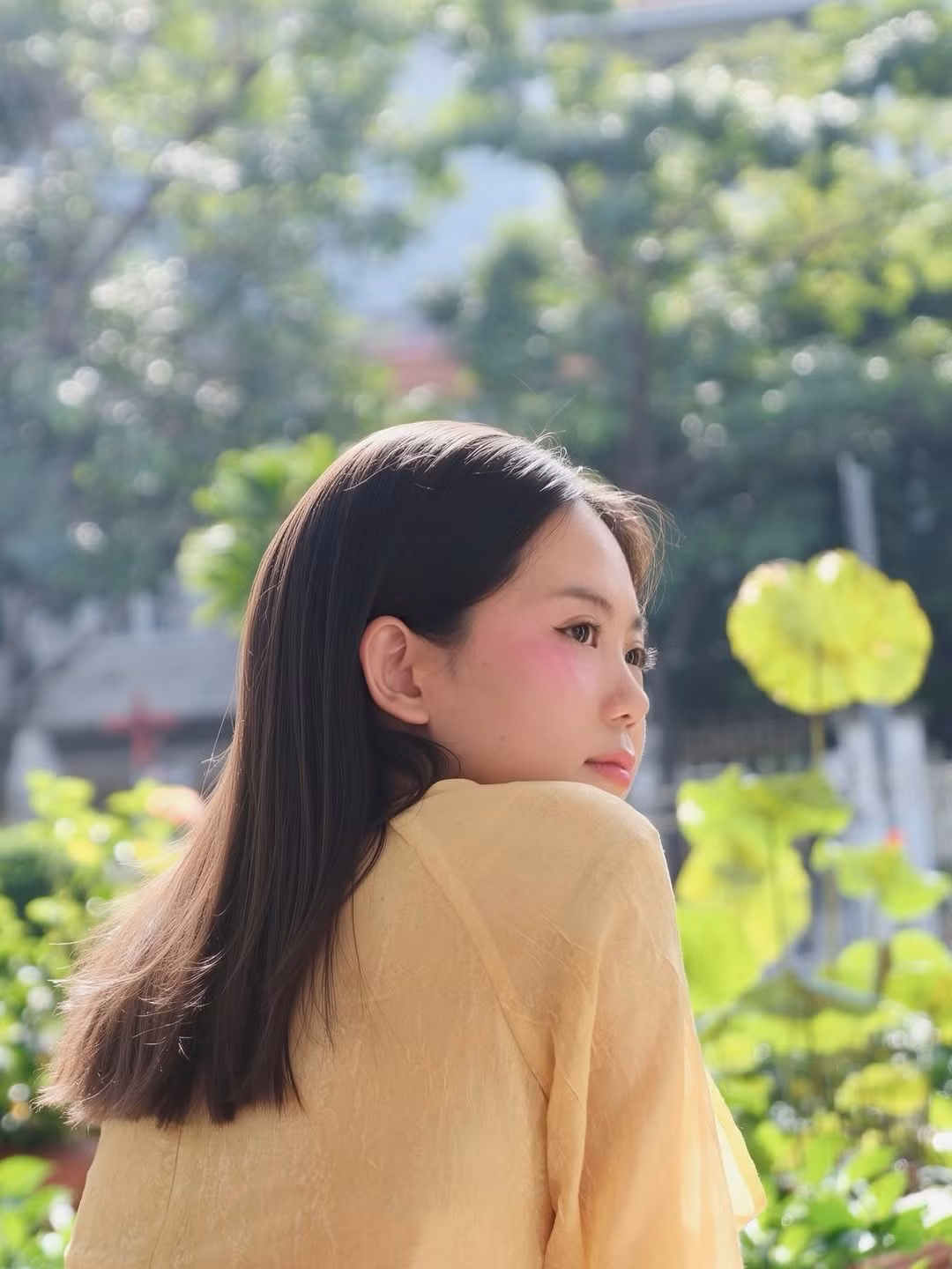 Không chỉ là phi công, Mạch Khanh còn là một Influencer có tiếng trên mạng xã hội (YouTube, TikTok) với hàng trăm nghìn lượt theo dõi. Cô thường xuyên chia sẻ về cuộc sống hằng ngày của một phi công, các chuyến du lịch và kinh nghiệm học tập.(Ảnh: IGNV)