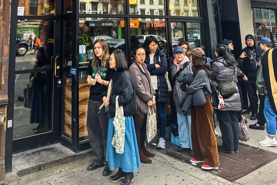 Lượng khách xếp hàng dài trước quán vào thời điểm cận Tết Nguyên đán 2026. Ảnh: Nhu Ton.