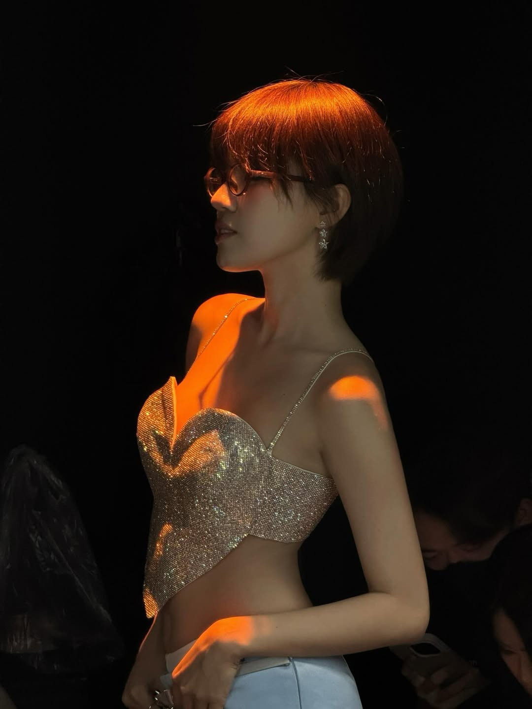 Thời gian gần đây, Pháo thường xuyên xuất hiện với diện mạo đầy táo bạo. Thoát khỏi hình ảnh "công chúa làng Rap" có phần kín đáo trước kia, nữ rapper sinh năm 2003 tự tin lăng xê những thiết kế cắt xẻ mạnh tay, tôn vinh tối đa lợi thế hình thể. (Ảnh: IGNV)