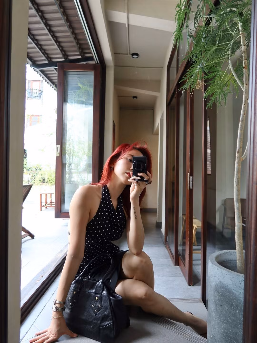 Không chỉ dập tan nghi vấn có em bé, nữ ca sĩ còn một lần nữa chứng minh phong độ nhan sắc ổn định, gu thời trang gợi cảm. (Ảnh: IGNV)