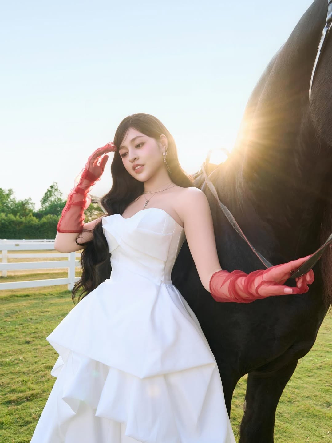 Bộ ảnh chào năm Bính Ngọ lần này không chỉ đơn thuần là bộ ảnh đón xuân, mà còn là lời khẳng định cho sự trưởng thành về phong cách của Trần Thanh Tâm. (Ảnh: IGNV)