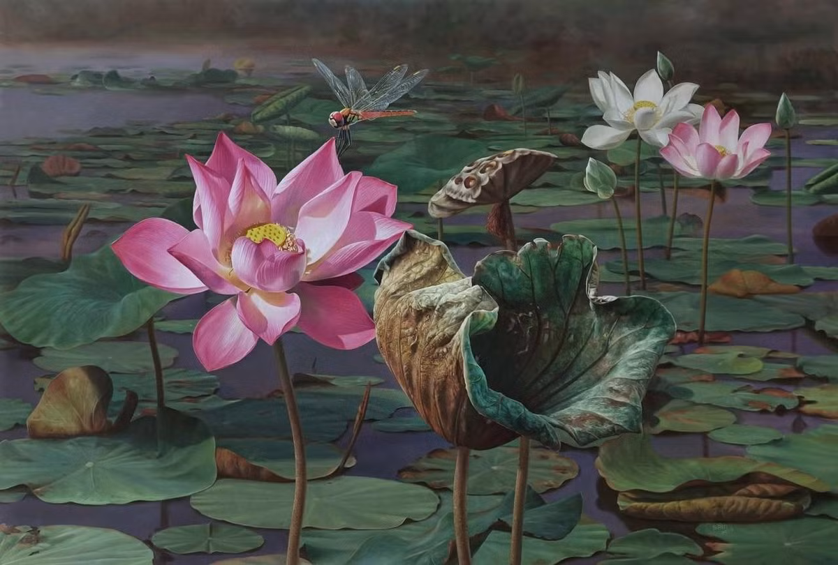 Từ lớp vỏ hồng tươi, những tai lá xanh mềm mại, đến cả những hạt bụi li ti hay các vết sần trên bề mặt quả đều được thể hiện một cách hoàn hảo.