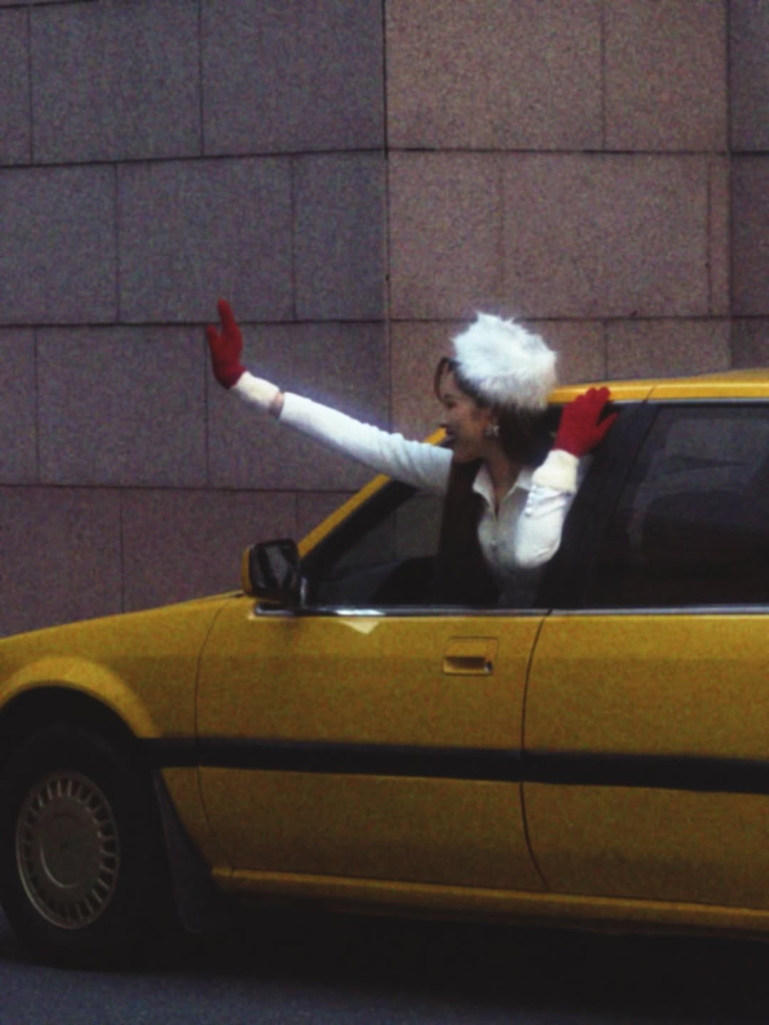 Dưới bài đăng, cộng đồng mạng không ngớt lời khen ngợi cho nhan sắc ngày càng thăng hạng của cô. Nhiều khán giả nhận xét rằng, dù ở phong cách nào - từ một MC sắc sảo trên sân khấu đến một quý cô thanh lịch trong bộ ảnh đời thường - Thanh Thanh Huyền vẫn luôn giữ được sức hút riêng biệt, không lẫn vào đâu được. (Ảnh: IGNV)