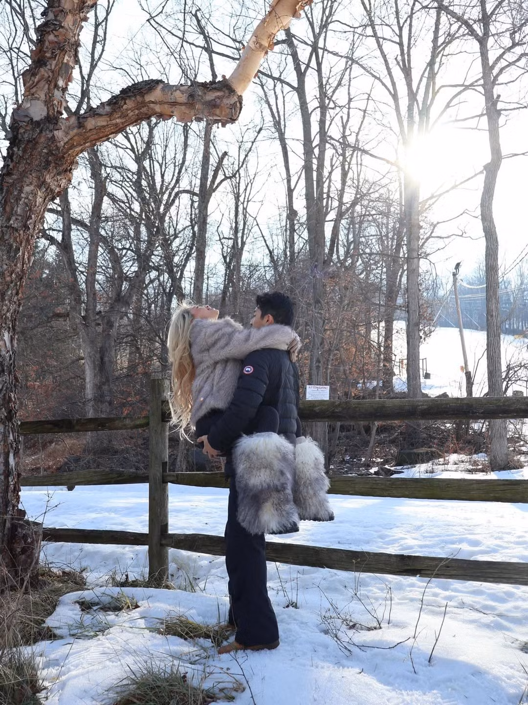 Bên cạnh đó, Louis Phạm cũng công khai khoe những khoảnh khắc "tình bể bình" bên cạnh bạn trai của mình - Paul Lê. (Ảnh: IGNV)