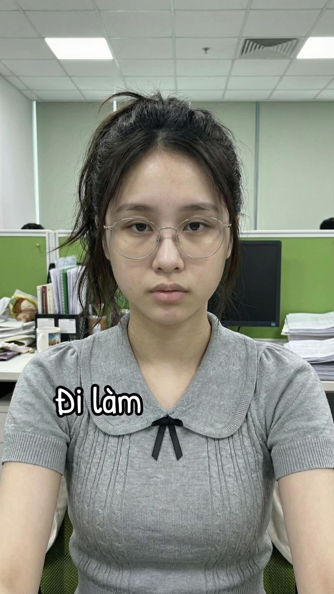 Mới đây, trào lưu "biến hình" đầy thú vị khi lên đồ diện cùng 1 trang phục nhưng lại cho thấy sự khác biệt giữa lúc làm việc và lúc đi chơi khiến chị em nhiệt tình hưởng ứng.