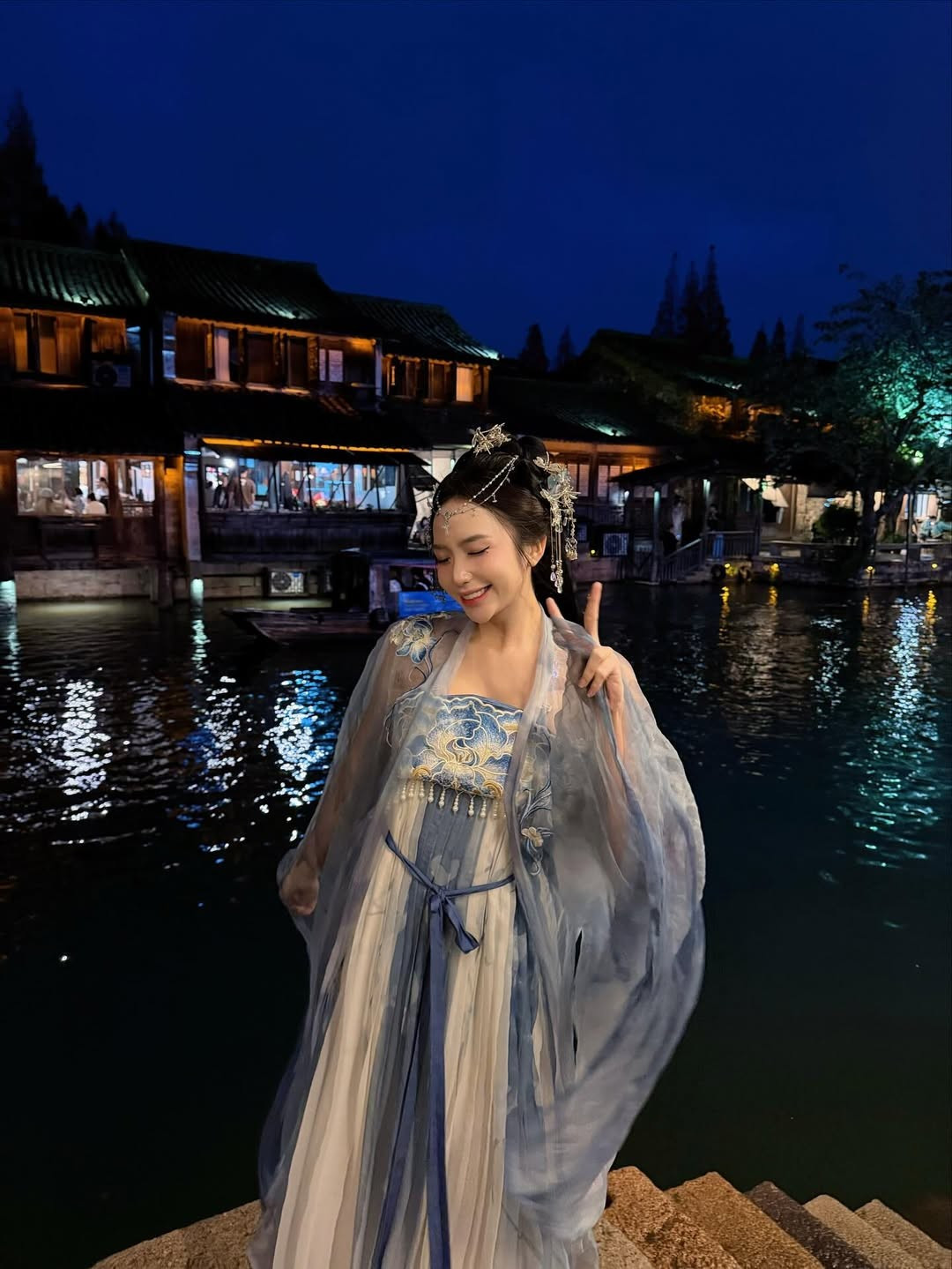 Quỳnh Như nổi tiếng nhờ những video khoe vũ đạo "cực cháy" và gu thời trang gợi cảm, táo bạo. (Ảnh: IGNV)