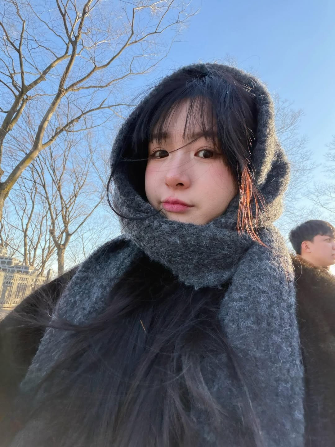 Sau khi chính thức giải nghệ và rời khỏi Team Flash, ADC tập trung nhiều hơn vào công việc kinh doanh gia đình và sáng tạo nội dung. Việc cầu hôn Kim Chung cho thấy anh đã sẵn sàng cho một cuộc sống gia đình ổn định. (Ảnh: IG @kimchunqg)