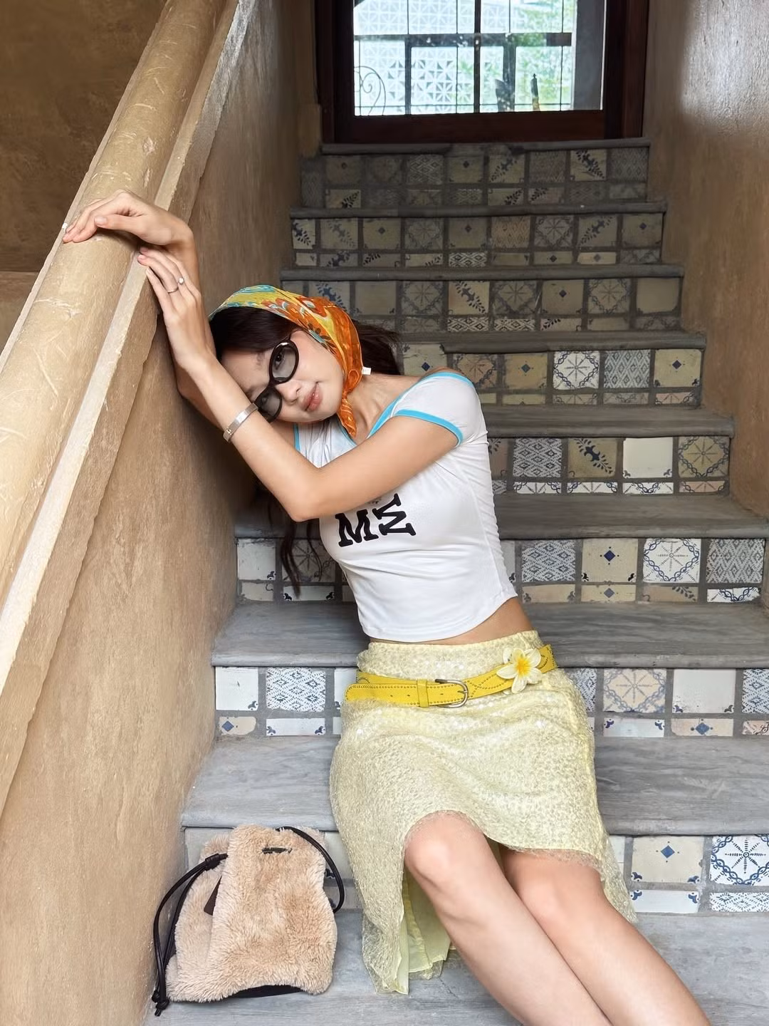 Đặc biệt, phong cách của Chái Chanh mang đậm hơi thở Y2K khi cô nàng thường xuyên biến những item với các họa tiết tưởng chừng như đã cũ thành các bản phối mới vô cùng thời thượng, độc đáo. (Ảnh: @chaichanh)