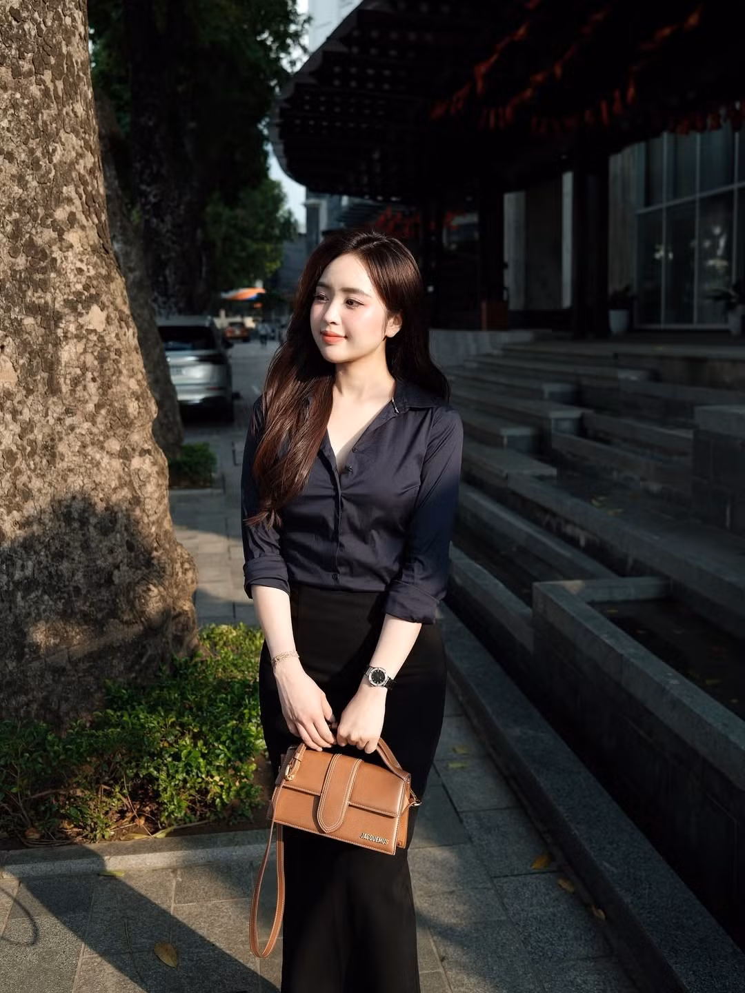 Loạt ảnh nhanh chóng nhận được sự quan tâm lớn, đặc biệt khi đi kèm dòng trạng thái "thả thính" cực ngọt của cô nàng: "Mắt cận nên hơi nhíu, nhíu anh nhờ". (dịch ngược lại là nhớ anh nhiều) (Ảnh: IGNV)