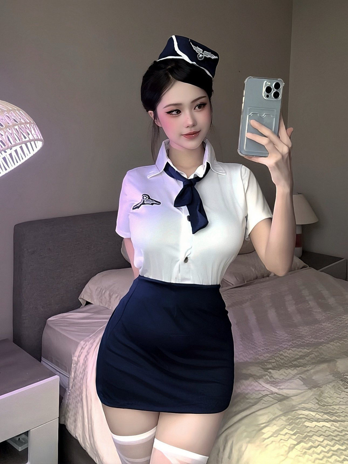 Tuy nhiên, trong những năm gần đây, cô đã có sự chuyển đổi hình tượng ngoạn mục sang phong cách trưởng thành, quyến rũ và táo bạo hơn, nhận được sự ủng hộ lớn từ cộng đồng. (Ảnh: FBNV)