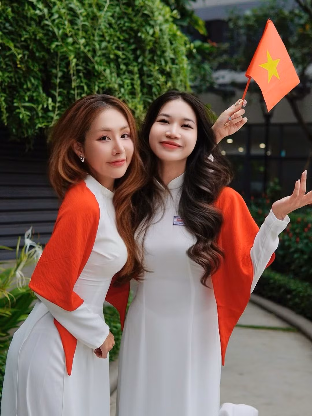 Hòa chung sự sôi nổi chuẩn bị cho ngày lễ lớn của cả nước, mới đây nữ ca sĩ Du Uyên đã thực hiện bộ ảnh với chủ đề "hòa bình đẹp lắm" đầy ý nghĩa. (Ảnh: FBNV)