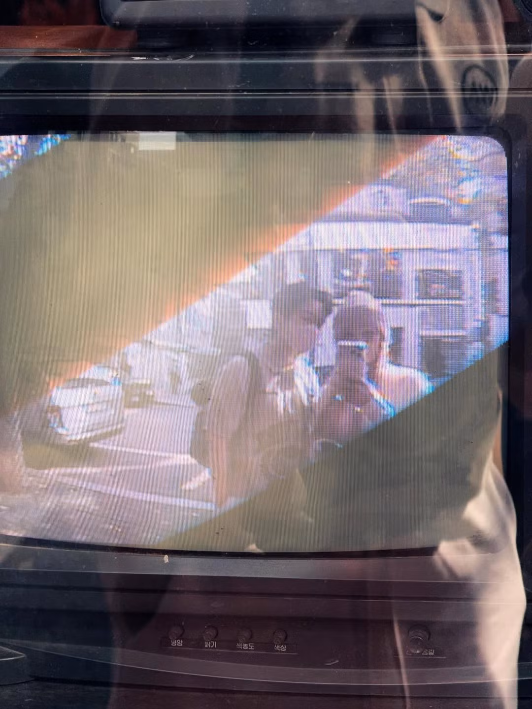 Trước đó, Xoài Non cũng đã tổ chức một buổi tiệc sinh nhật ấm cúng có sự góp mặt của Gil Lê cùng bạn bè và gia đình, cho thấy mối quan hệ đang ngày càng gắn kết và nghiêm túc. (Ảnh: IGNV)