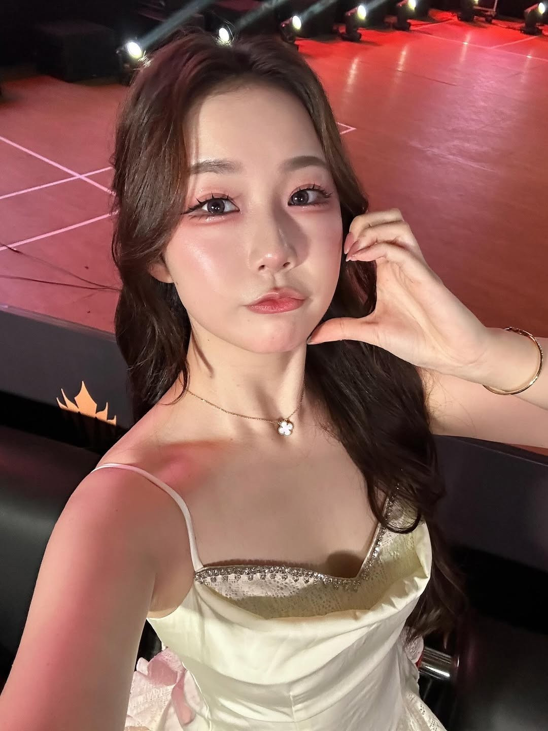 Đăng tải loạt ảnh trên trang cá nhân, Kitty khiến người hâm mộ Việt vô cùng thích thú. Nhiều người bày tỏ lòng mến khách, chào mừng cô nàng đến với Việt Nam.